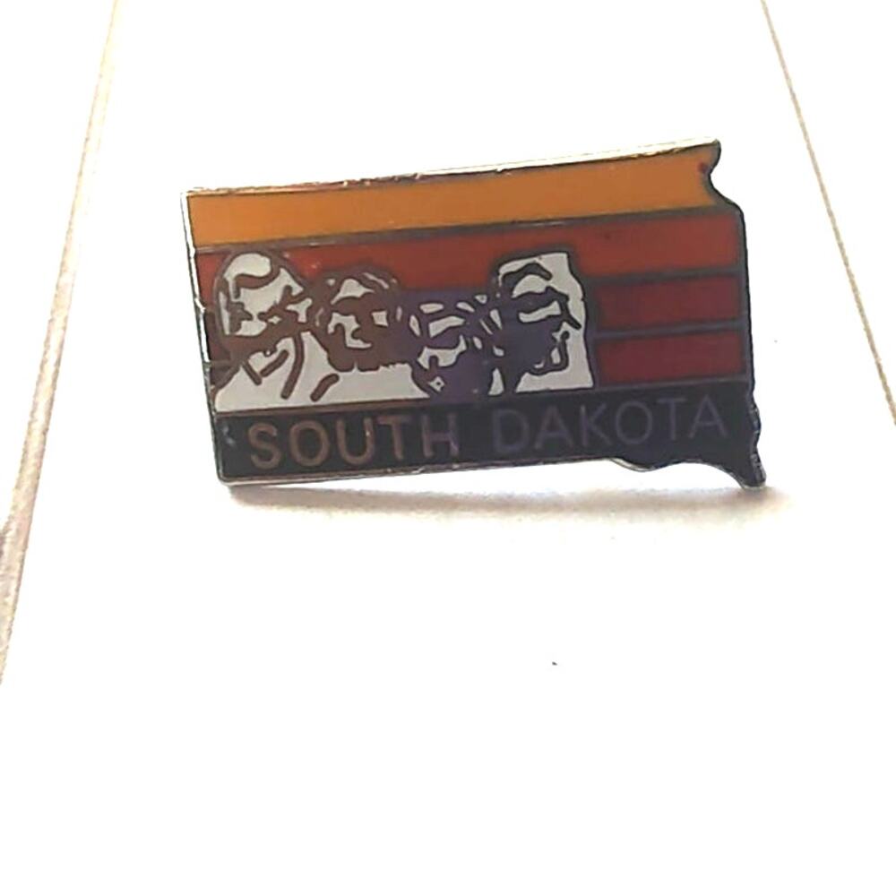 Mt Rushmore South Dakota Shaped State Pin for Hat, Lapel, Jacket or Backpack